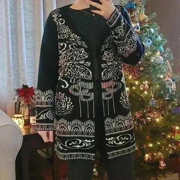 Black and White Printed Cardigan - Picture 2 of 6